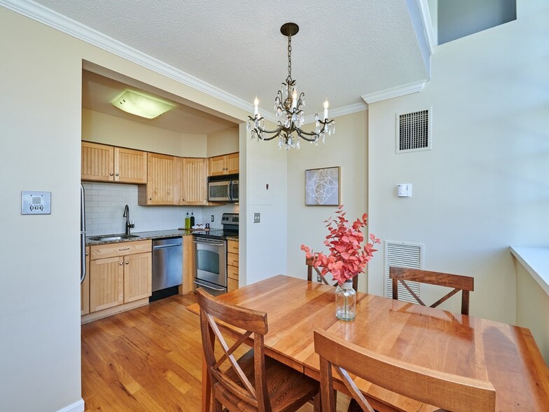 Building Photo - 106 13th St