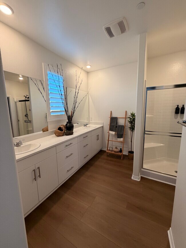 Building Photo - 36351 Elizabeth Ln