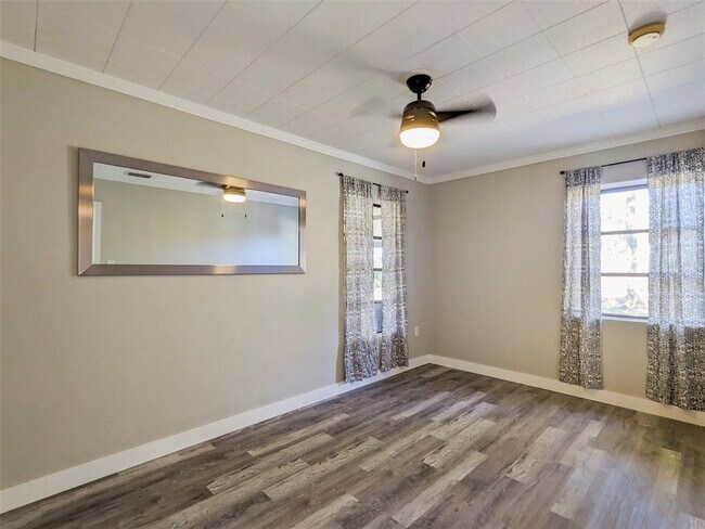 Building Photo - 6504 Lincoln Rd