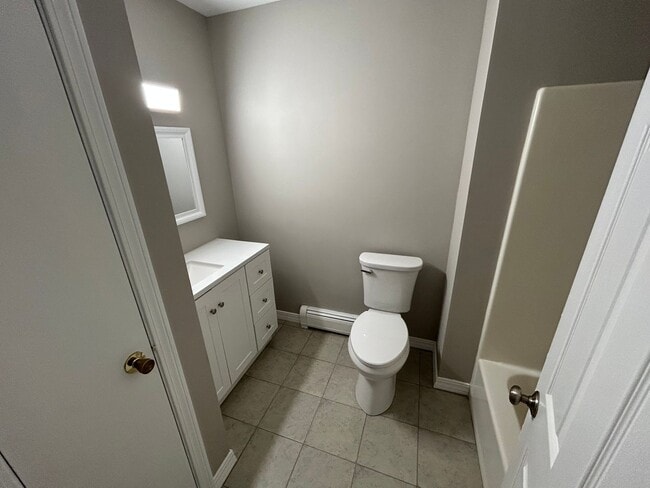 Building Photo - 3BR/2.5BA Home In Torrington