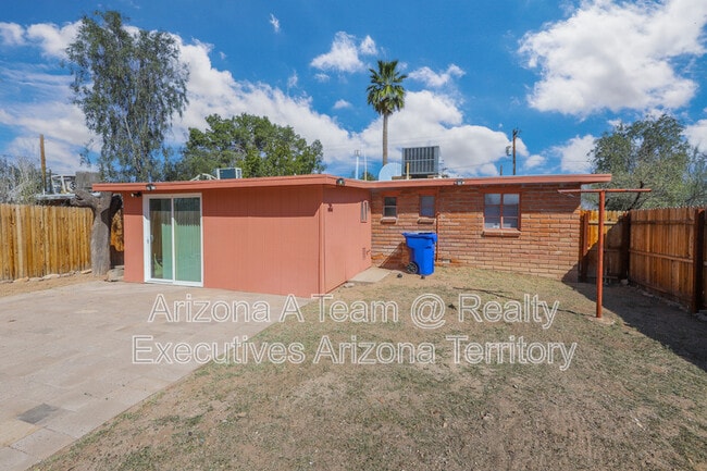 Building Photo - 3550 E Blacklidge Dr