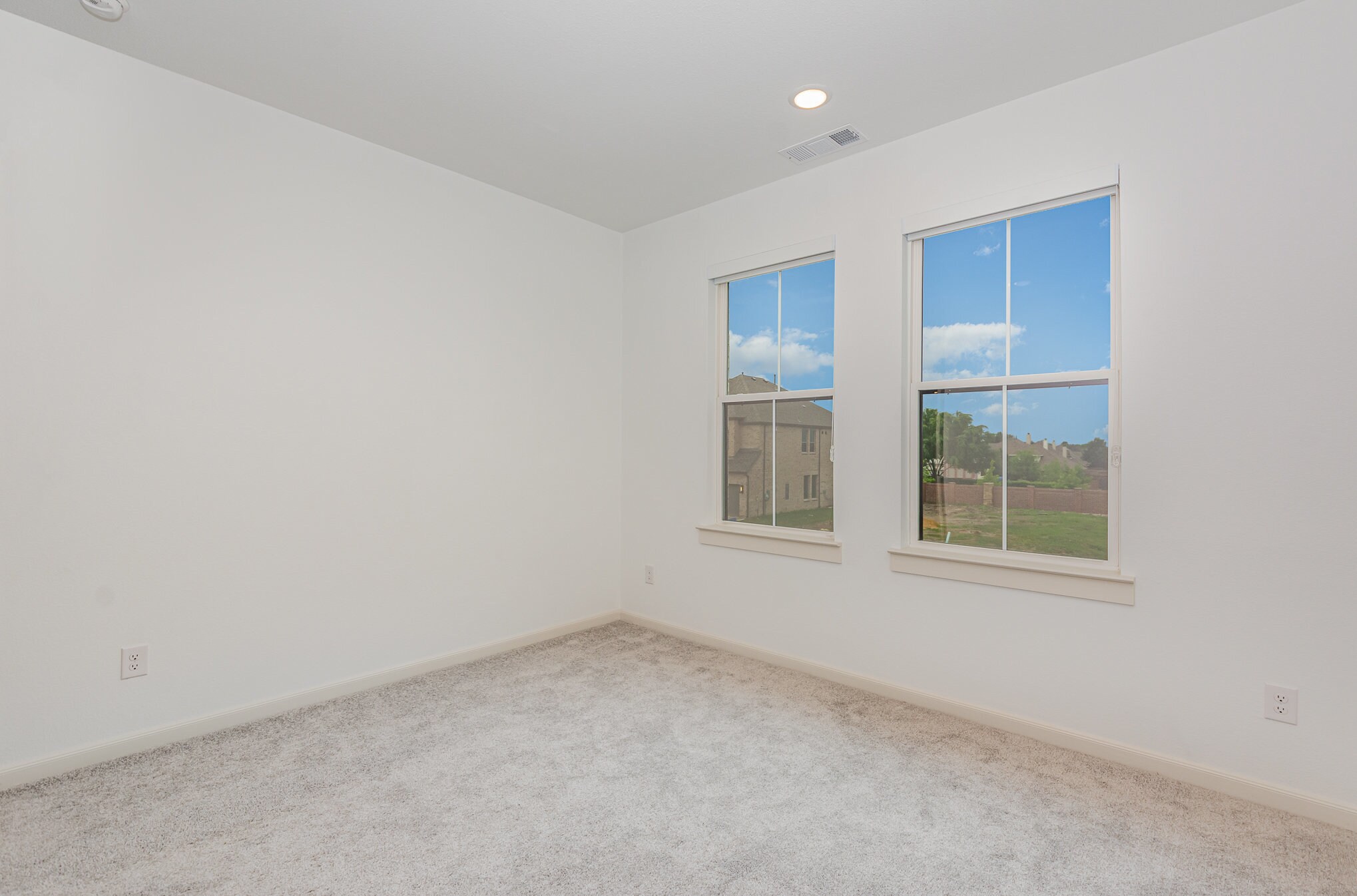 Building Photo - 9558 Hedge St