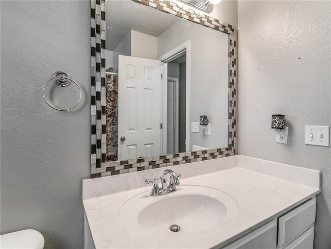 Building Photo - 8000 Woodhue Dr