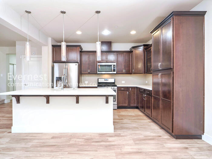 Building Photo - 14830 16th Pl W