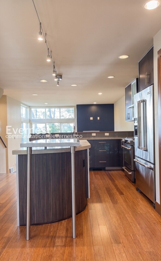 Building Photo - 3Bed/2.5 Bath/Available Now!