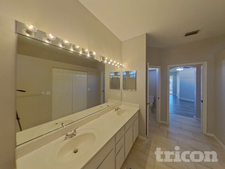 Building Photo - 6421 Fox Grape Ln