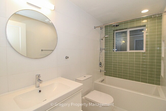 Building Photo - 604 9th Ave