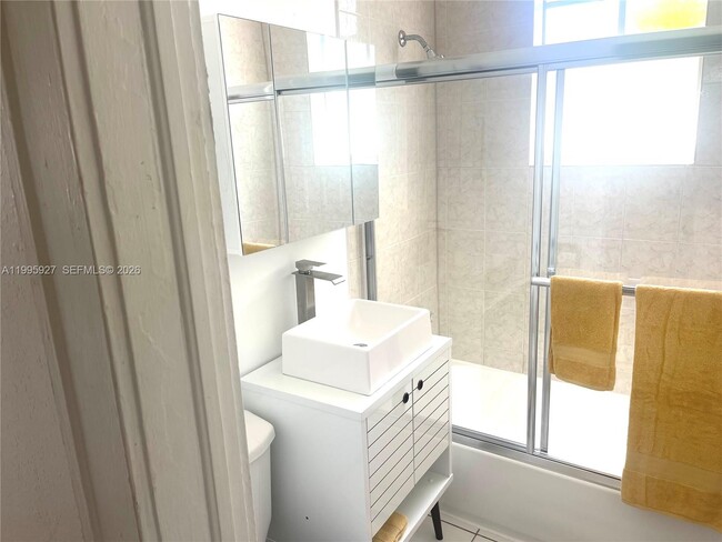 Building Photo - 1611 Michigan Ave