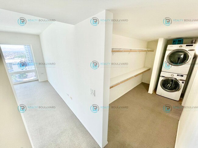 Building Photo - Modern 1 Bedroom 1 Bath Luxury Condo at Th...