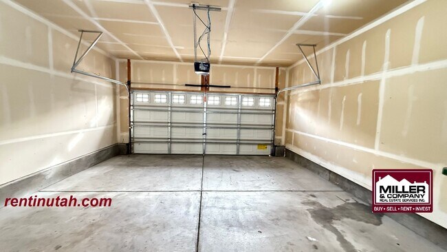 Building Photo - Beautifully updated townhouse in Riverton!