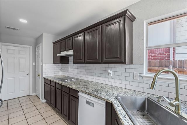 Building Photo - 4215 Bent Oaks Dr