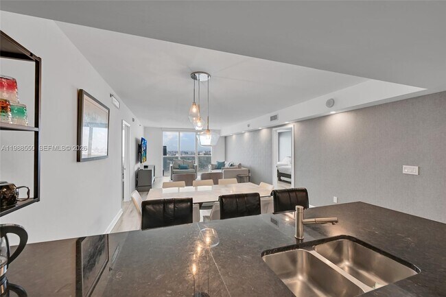 Building Photo - 1830 S Ocean Dr