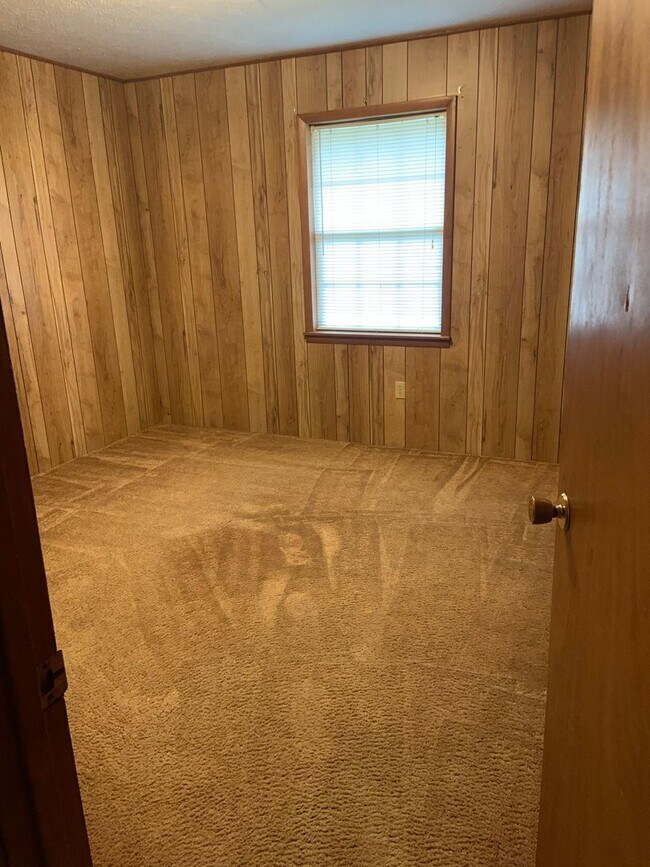 Building Photo - 404 Pinecrest Dr