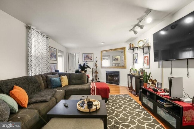 Building Photo - 1720 Wallace St