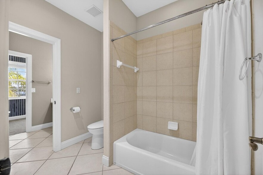 Building Photo - 5536 Luminar Pointe Ln