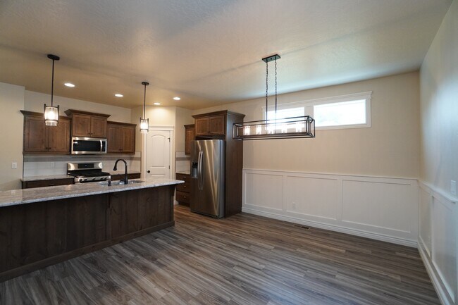 Building Photo - 38 E Ranch Dr