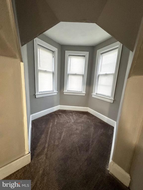 Building Photo - 6539 Park Ave