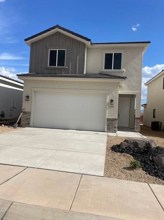 Building Photo - 1396 White Holw Ln