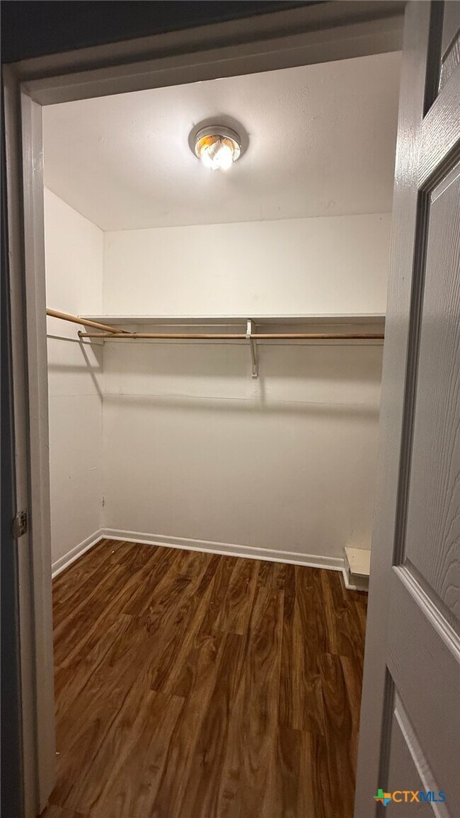 Building Photo - 301 Highland Dr