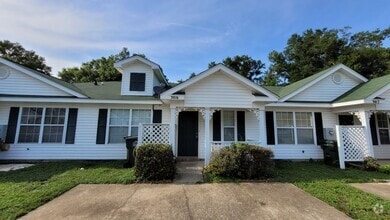 Building Photo - 2 bedroom 1 bath townhouse available for r...