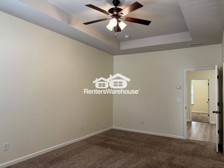 Building Photo - 570 Oakside Pl