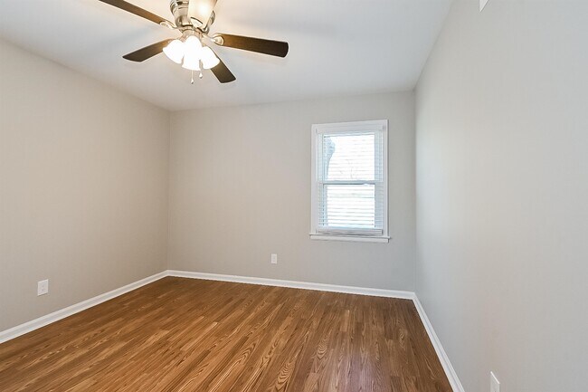 Building Photo - 1695 Myrna Ln