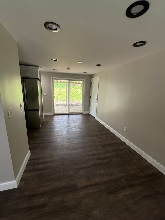 Building Photo - 3 Bed, 2 Bath Home for Rent!