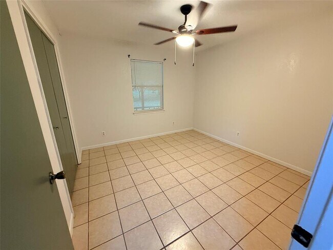 Building Photo - 121 Lba Dr