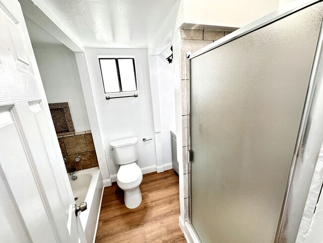 Building Photo - LARGE 4 BEDS 2 FULL BATHS HOUSE FOR RENT!