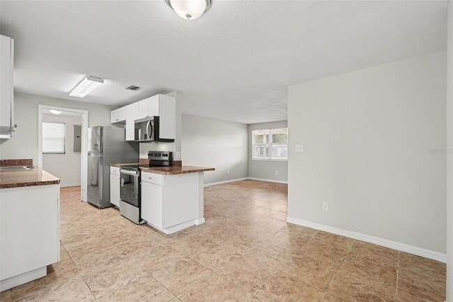 Building Photo - 4923 S 82nd St