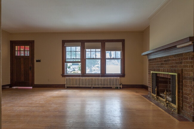 Building Photo - 2642 Kendall Avenue