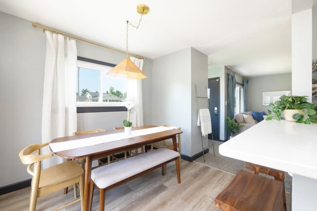 Building Photo - 8910 Cambridge Dr