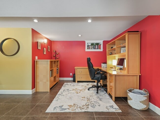 Building Photo - 5530 SW Logan Ct