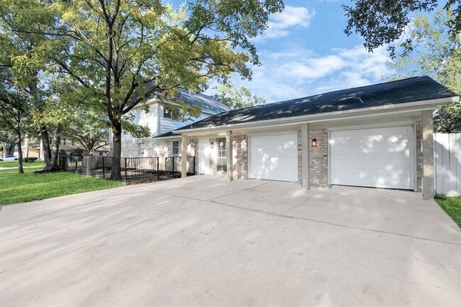 Building Photo - 3919 Fernglade Dr