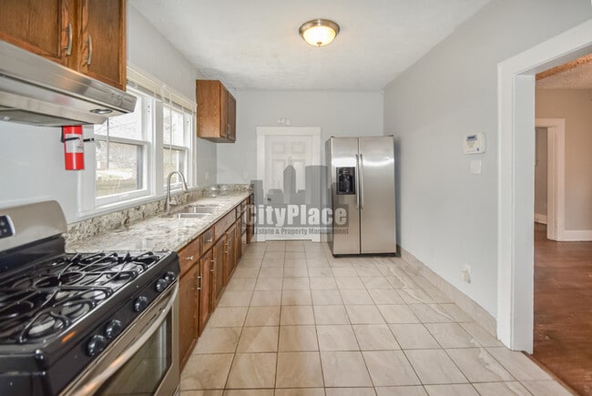 Building Photo - 1320 N Beville Ave