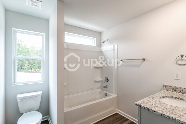 Building Photo - Fantastic 4bd/2.5ba home! Let yourself in!