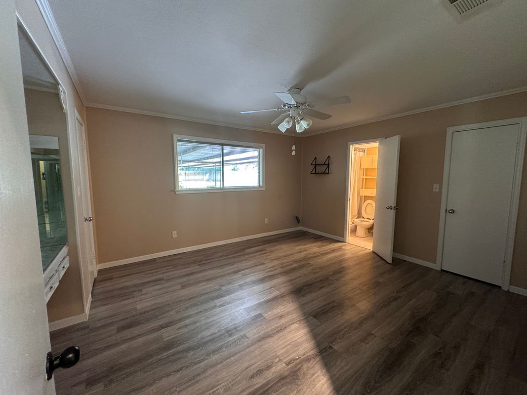 Building Photo - 15331 Lake Lamond Rd