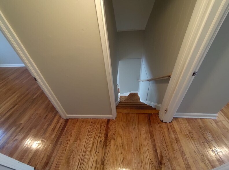 Building Photo - 134 W Side Dr