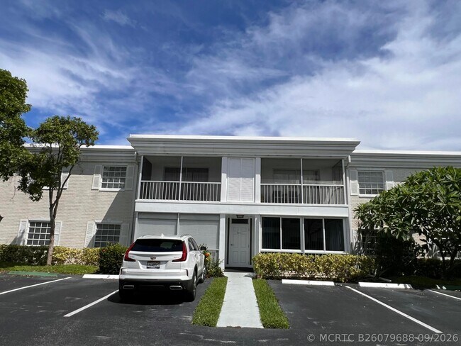 Building Photo - 6421 Bay Club Dr