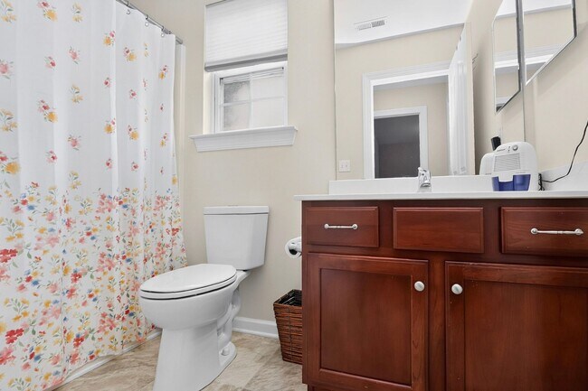 Building Photo - Beautiful Four Bedroom Home in the Berewick Subdivision!