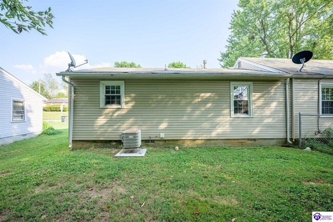 Building Photo - 514 Henry St