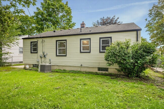 Building Photo - 1319 Amelia St