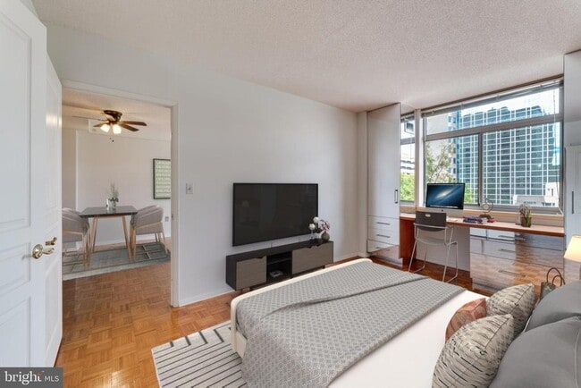 Building Photo - 7111 Woodmont Ave