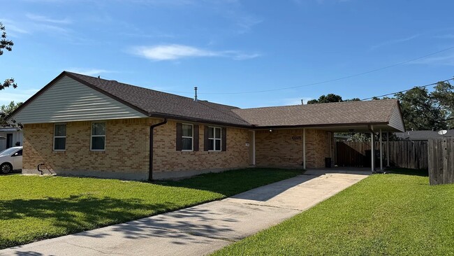 Building Photo - 6215 Loveland St