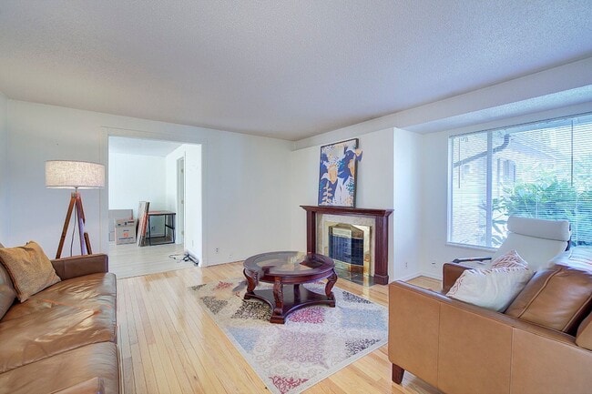 Building Photo - 3bd/1.5ba Bellevue Home
