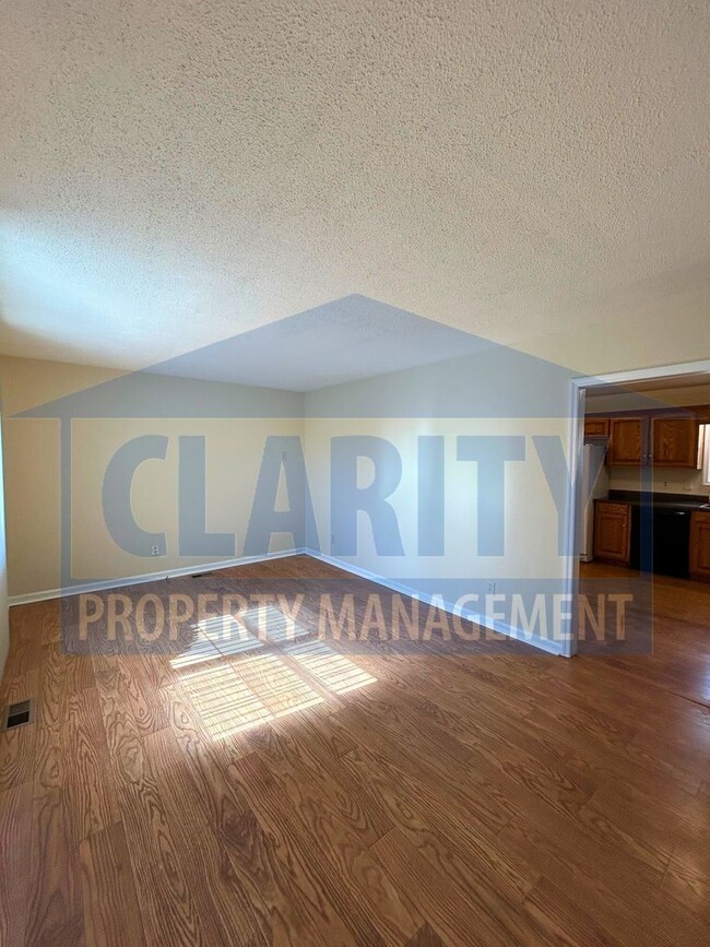 Building Photo - ***1/2 OFF 1ST MONTH'S RENT!!!***