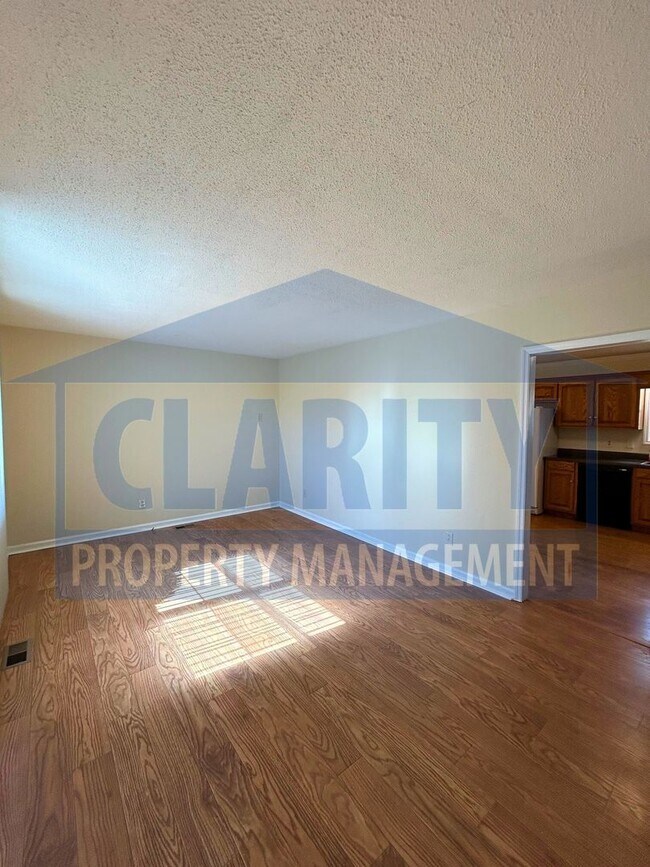 Building Photo - Three bedroom home in a quiet neighborhood!