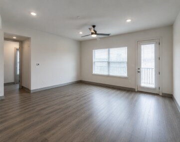Building Photo - 1025 S Post Oak Ln