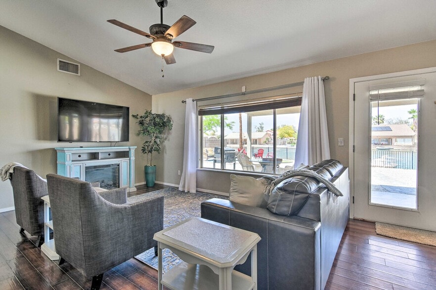 Building Photo - 2111 N Pebble Beach Dr