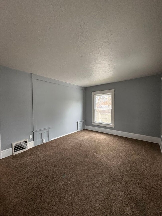 Building Photo - Four bedroom two bathroom home for rent